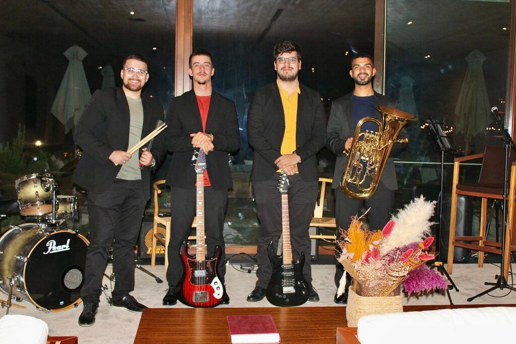 Foto de grupo do agrupamento musical Bossa Kabanna