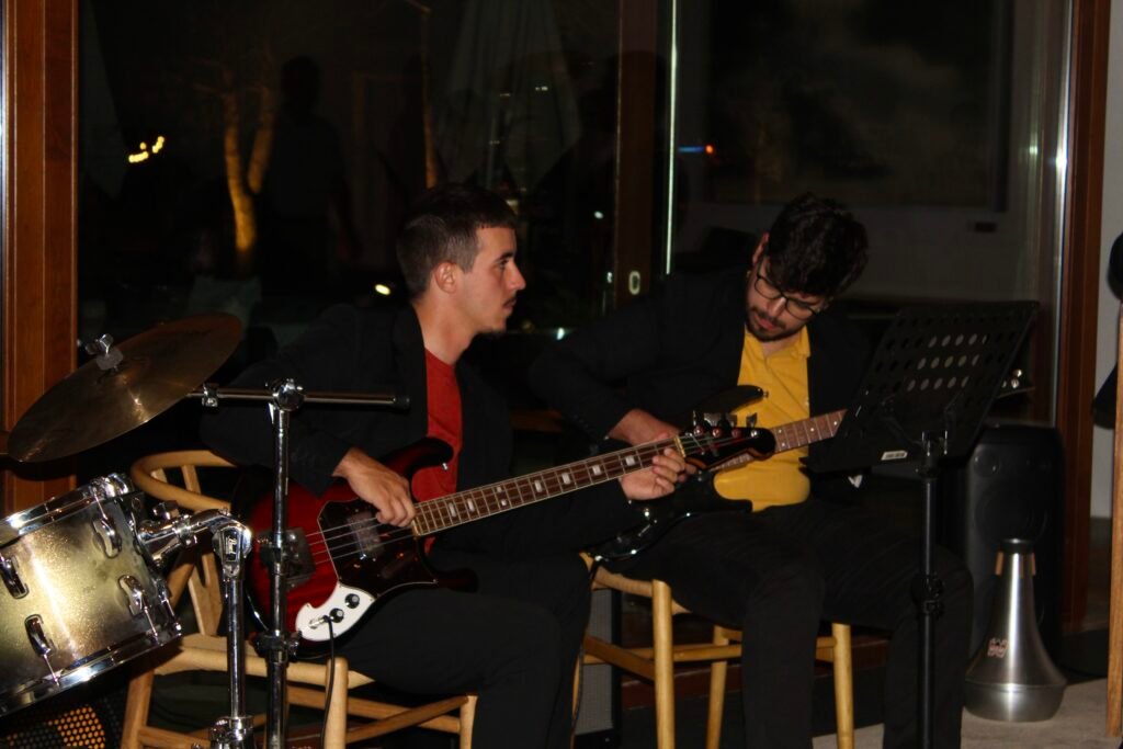 Foto de grupo do agrupamento musical Bossa Kabanna